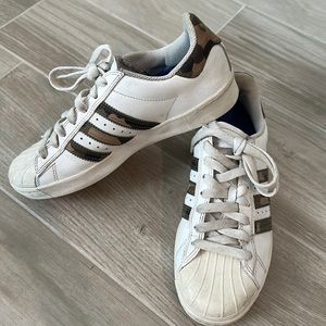 Adidas Superstars: Camo